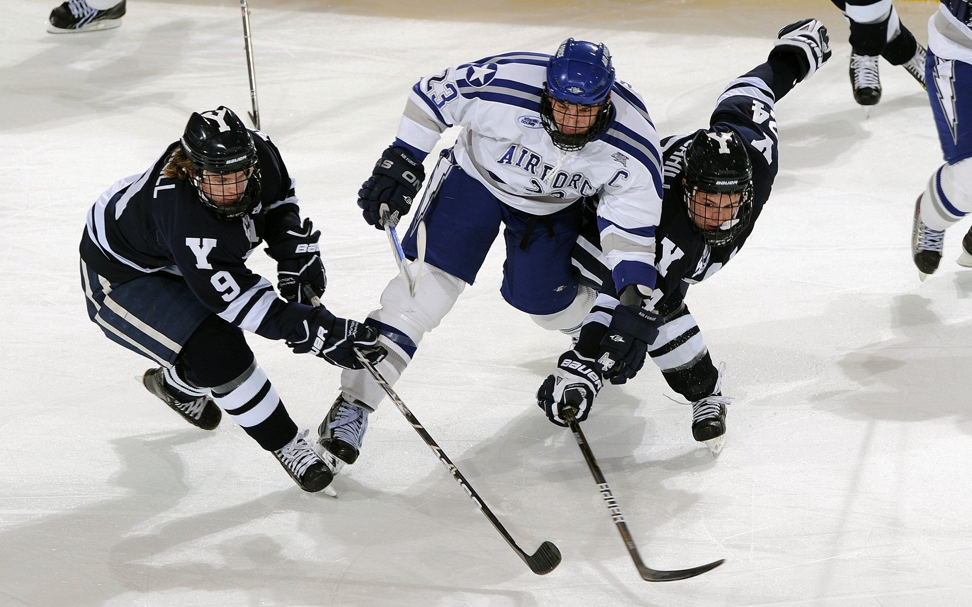 开云体育入口-欧冠淘汰赛之夜，卡马文加，那个在火焰中起舞的年轻人