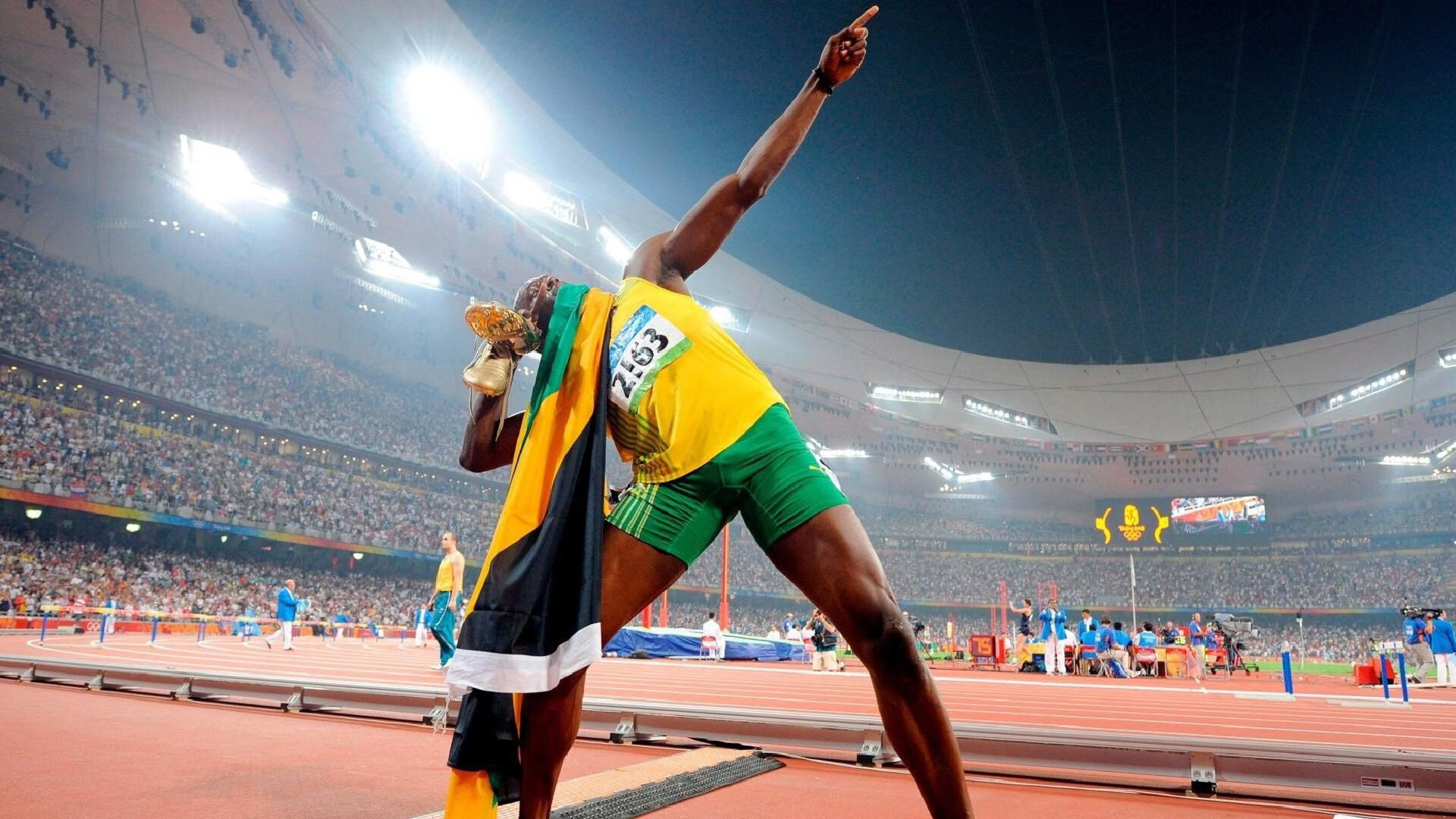 浓眉惊艳四座定乾坤，篮网末节风暴逆转雄鹿